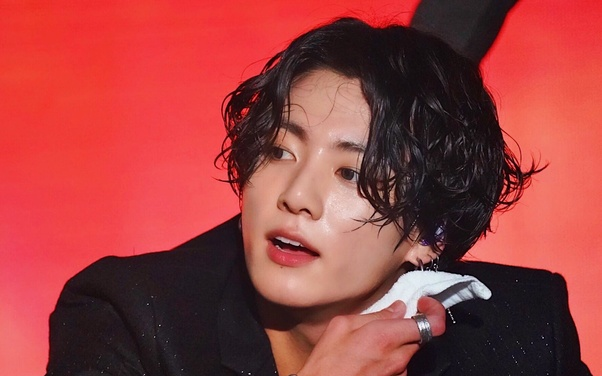 Báo Mỹ vinh danh Jungkook (BTS) là 'Nam thần quốc tế gợi cảm nhất 2020' Ảnh 2