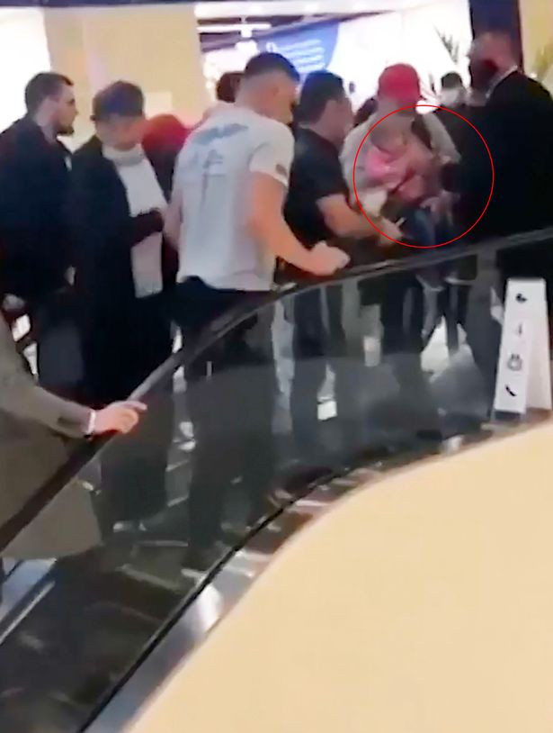 Đứa bé được giải cứu thành công.&nbsp;