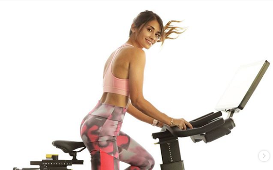 Vợ Messi khoe thân hình tuyệt mỹ trong phòng gym, khó tin nàng WAGs đã là mẹ ba con Ảnh 2