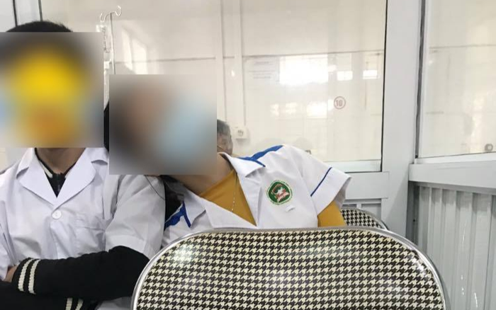 Hỗ trợ bác sĩ đỡ đẻ sản phụ, nữ sinh ngành Y sau đó bật khóc nức nở lại còn hứa 'không lấy chồng đâu' Ảnh 2