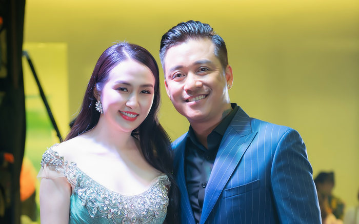 Tuấn Hưng nắm tay bà xã không rời tại sự kiện, khẳng định 'tôi chọn vợ rất chuẩn' Ảnh 2