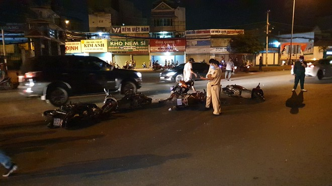 Lực lượng chức năng làm việc tại hiện trường. Ảnh: T.T/Thanh Niên