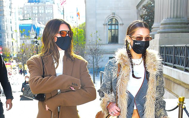Hai chân dài triệu đô Kendall Jenner & Bella Hadid ra kín bưng xuống phố vẫn hút mọi ánh nhìn Ảnh 2