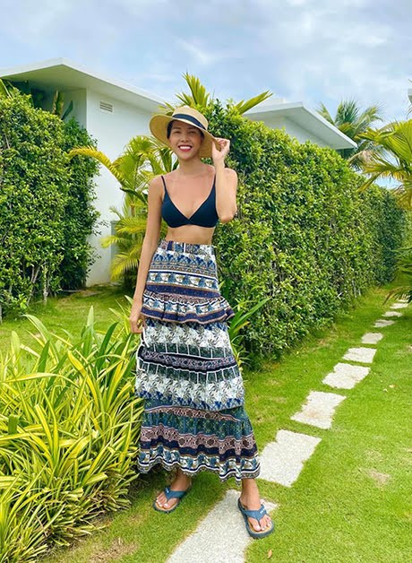 Ngoài ra, nếu tự tin về hình thể của mình, các nàng hoàn toàn có thể mặc bratop như cách mà Minh Triệu đang diện. 