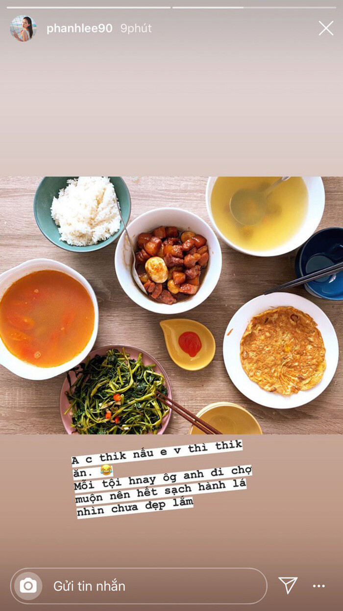 Cô nàng khoe được chồng đi chợ, nấu cơm tươm tất đâu ra đấy.