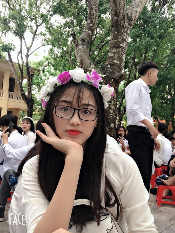  Đỗ Thị Hà hiện là sinh viên của Đại học Kinh tế Quốc dân. Chân dài sinh năm 2001 sở hữu nhan sắc ngọt ngào, nữ tính.