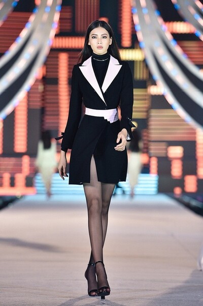 Á hậu Ngọc Thảo sở hữu đôi chân dài thẳng tắp, số đo 1m11 chưa từng có trong các mỹ nhân nhan sắc.