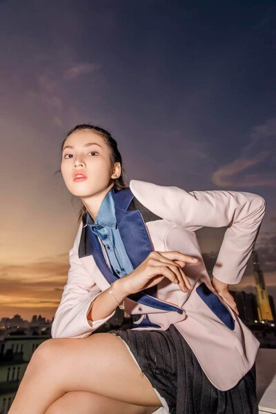 Gương mặt thời trang, đậm chất high fashion.