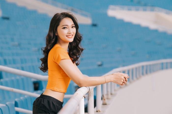 Bạn gái nóng bỏng của Đoàn Văn Hậu và những nàng WAGs thi trượt Hoa hậu Ảnh 1