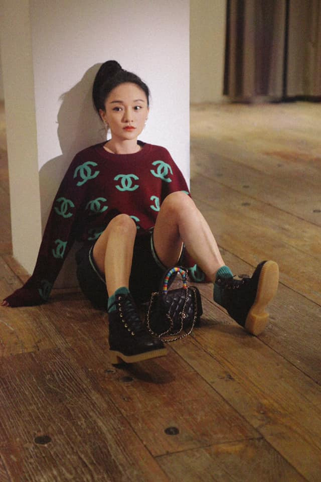 Châu Tấn với set đồ của Chanel nhìn cô như con nít lên ba trong các shoot ảnh trước khi lên thảm đỏ