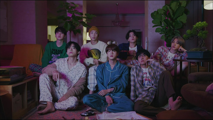 Review album mới của BTS: Hành trình tìm lại từng mảnh vụn của cuộc sống bình thường Ảnh 4