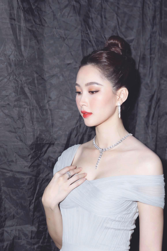 Làn da trắng như sứ của nàng Hoa hậu Việt Nam một thời