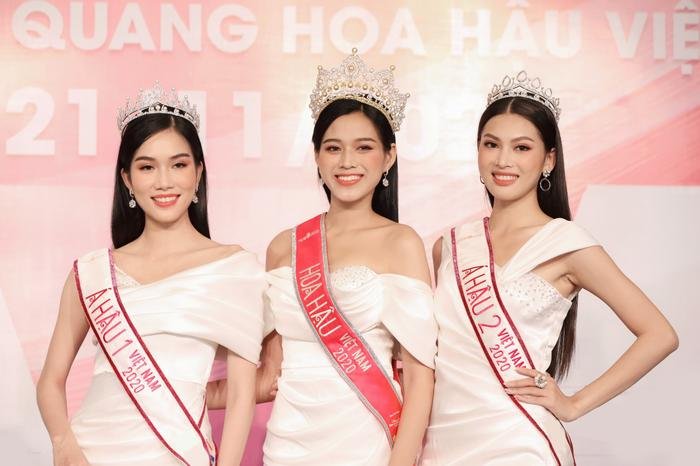 Hoa hậu Đỗ Thị Hà và 2 á hậu Phương Anh - Ngọc Thảo 'đọ trình' tiếng Anh, sẵn sàng thi quốc tế Ảnh 14