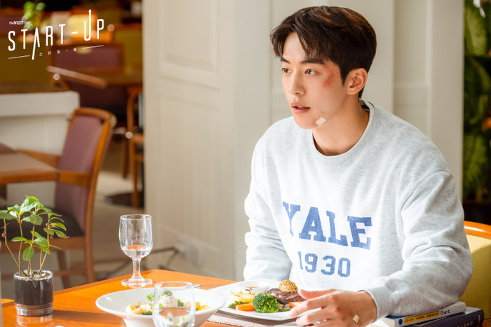 Nam Do San bị thương trong tập 11 Khởi nghiệp 