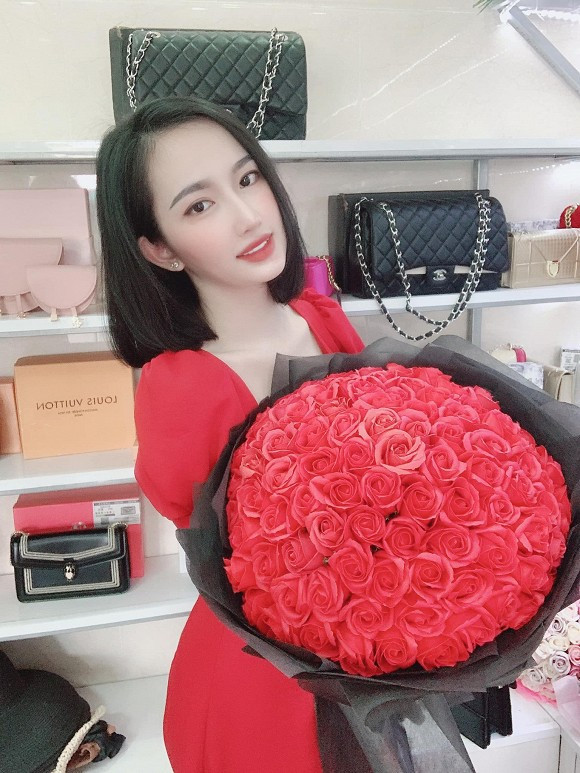 Quỳnh Trang khá kín tiếng trên mạng xã hội mà chủ yếu tập trung vào việc kinh doanh.