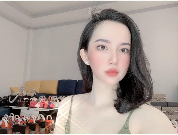 Nhan sắc của Quỳnh Trang khiến nhiều người không khỏi xuýt xoa.