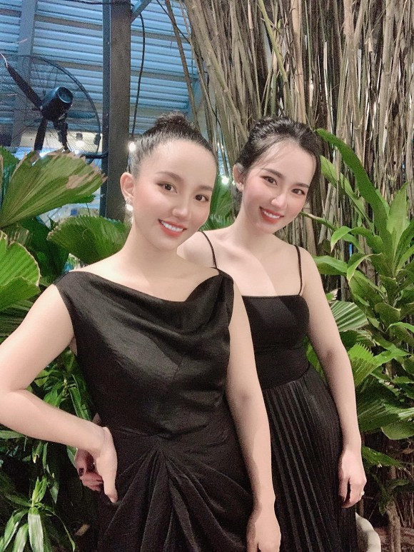 Bà xã Lê Dương Bảo Lâm 'đọ sắc' bất phân thắng bại với em gái Quỳnh Trang.