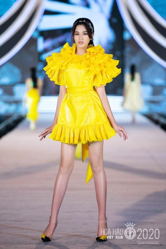 Trình catwalk top 3 Hoa hậu Việt Nam 2020: Á hậu Ngọc Thảo xứng danh trò cưng Võ Hoàng Yến Ảnh 3