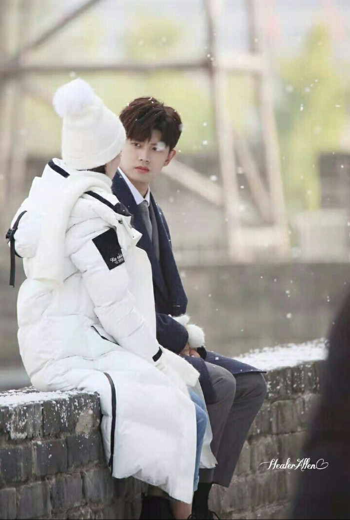 Giới trẻ của Trung Quốc thường nói rằng người cùng ngắm mưa tuyết đầu tiên với mình sẽ luôn ở bên cạnh mình lâu dài.&nbsp;