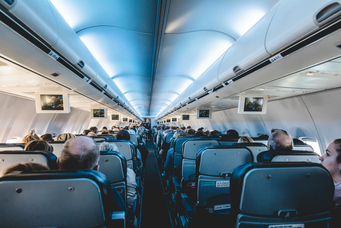 Hành khách không được đi vệ sinh lúc máy bay cất cánh và hạ cánh. (Ảnh: aetb | Getty Images)