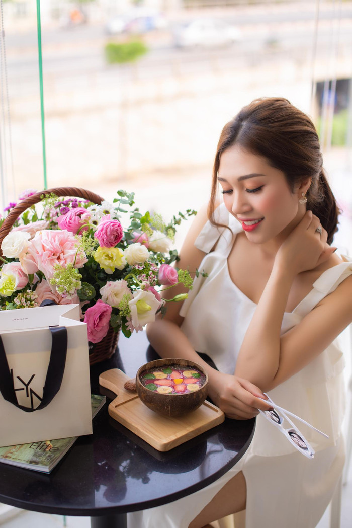 Ngắm nhan sắc MC Ngọc Anh - Nàng thơ xinh đẹp của đêm trao giải V-League Awards 2020 Ảnh 5