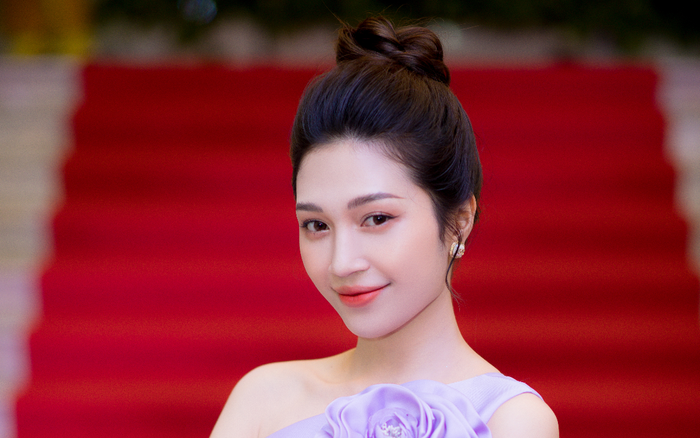 Ngắm nhan sắc MC Ngọc Anh - Nàng thơ xinh đẹp của đêm trao giải V-League Awards 2020 Ảnh 2