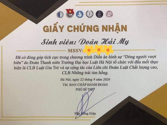 Cô nàng còn nhận được nhiều giấy chứng nhận tham gia các hoạt động tình nguyện. 