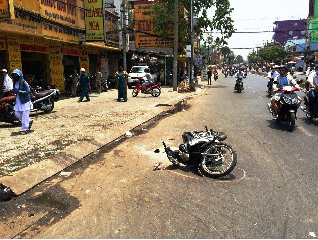 Nam thanh niên bị tạt axit khi đang đi chơi với bạn gái. Ảnh minh họa