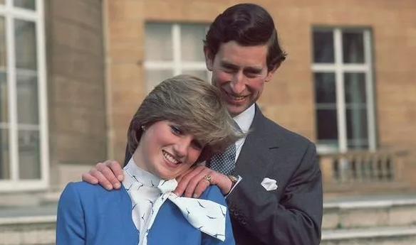 Thái tử Charles cầu hôn Công nương Diana trong lúc còn yêu Camilla.