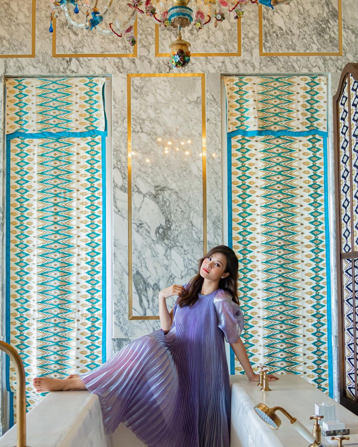 Các trang phục này được xử lý tinh tế về màu sắc, duyên dáng, sang trọng nhưng vẫn rất trẻ trung. 