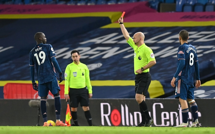 Sao đắt giá nhất lịch sử Arsenal nhận thẻ đỏ vì cú 'thiết đầu công' Ảnh 2