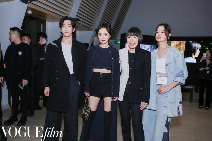 Tổng biên tập tạp chí xứ Trung xuất hiện lần cuối cùng tại Vogue Film vừa qua với Dương Mịch&nbsp;