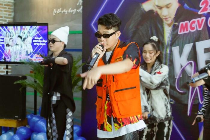 Hậu King of Rap, Kenji hội ngộ DABLO và Weeza tại fan meeting đầu tiên trong sự nghiệp Ảnh 3