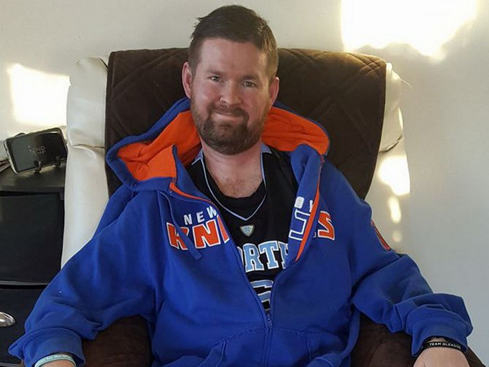 Patrick Quinn (37 tuổi, Mỹ), người đồng khởi xướng thử thách dội nước đá cùng Pete Frates, đã trút hơi thở cuối cùng vào Chủ Nhật vừa qua (22/11). (Ảnh: Daily Mirror)