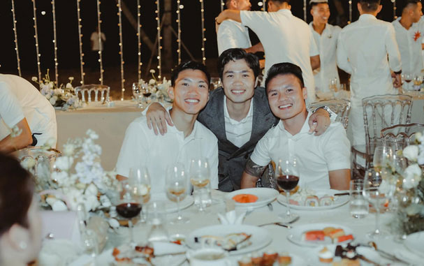 Cầu thủ đồng loạt 'xả hình', tiết lộ 'thiệt hại' sau đám cưới Công Phượng - Viên Minh Ảnh 2