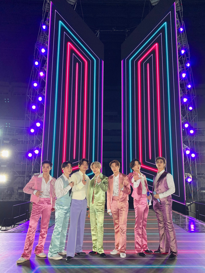 BTS lên bìa Esquire Mỹ: 'Thống trị thế giới không phải dự định' Ảnh 8