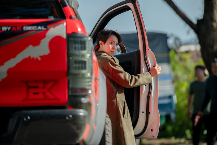 Thu Trang rủ rê Châu Bùi, Kiều Minh Tuấn gia nhập băng giang hồ, đối đầu Wonder Woman tại rạp Ảnh 3