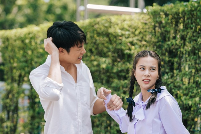 Paeng và Athit trong Trab Fah Mee Tawan - Cặp đôi ngược nhau tơi tả rồi lại yêu nhau nguyện thề sống chết Ảnh 7
