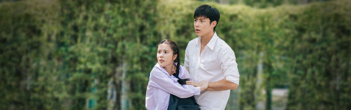 Paeng và Athit trong Trab Fah Mee Tawan - Cặp đôi ngược nhau tơi tả rồi lại yêu nhau nguyện thề sống chết Ảnh 6
