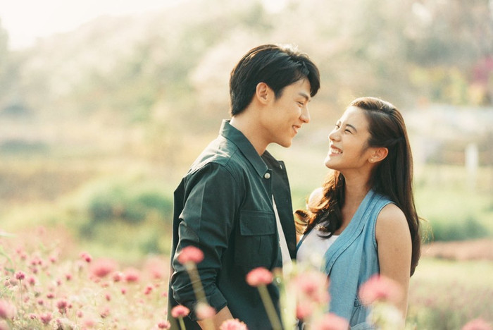Paeng và Athit trong Trab Fah Mee Tawan - Cặp đôi ngược nhau tơi tả rồi lại yêu nhau nguyện thề sống chết Ảnh 25