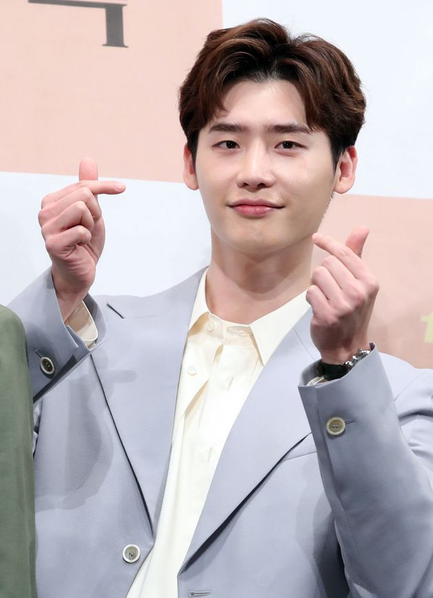 Lee Jong Suk xác nhận đóng 'The Witch 2' hậu xuất ngũ: Nữ chính sẽ là ai? Ảnh 3