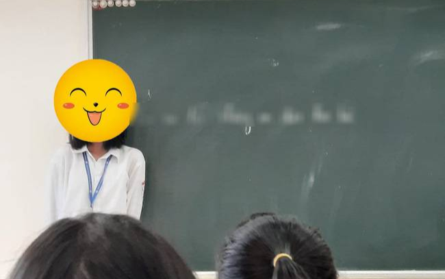 Chưa thuộc bài nhưng bị gọi kiểm tra, nữ sinh lên bảng ghi dòng chữ thay lời muốn nói đến giáo viên Ảnh 2