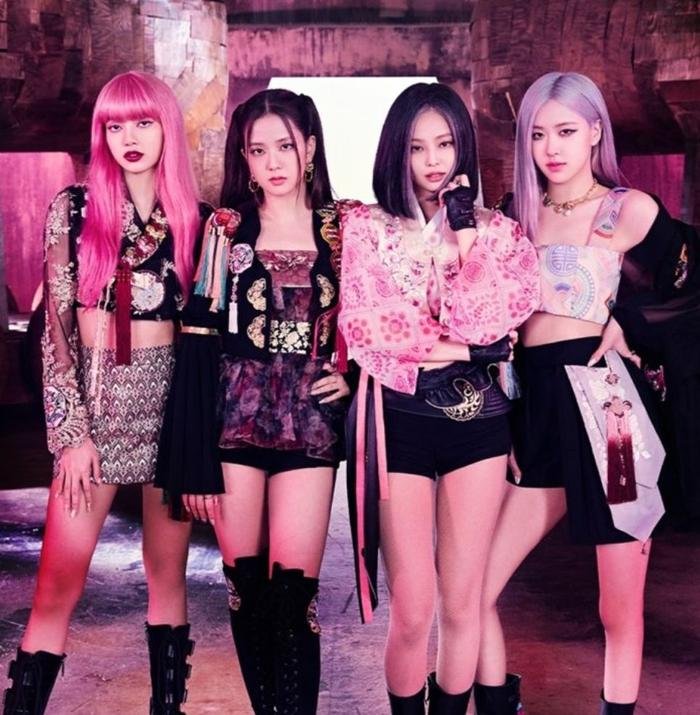 BlackPink diện Hanbok cách tân được khen ngơi, thí sinh Hoa hậu Hàn Quốc bị chê hở ngực phản cảm Ảnh 1