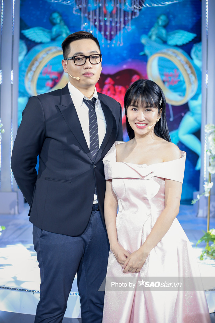 Trong tập 10 Chân Ái, Hoàng Anh đã kết đôi thành công cùng Trang Moon - nữ DJ xinh đẹp của King of Rap