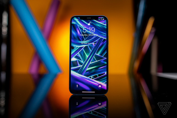 Apple mới đây rời top 5 các nhà sản xuất smartphone lớn nhất Việt Nam. Lúc này, danh sách bao gồm Samsung, OPPO, Xiaomi, Vsmart và Vivo. Ảnh: The Verge
