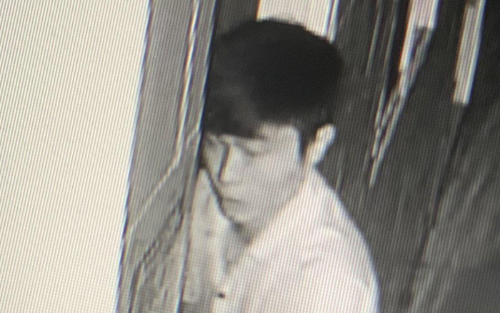 Công bố hình ảnh nghi phạm đe dọa nhân viên, cướp ngân hàng táo tợn ở Bình Dương Ảnh 2