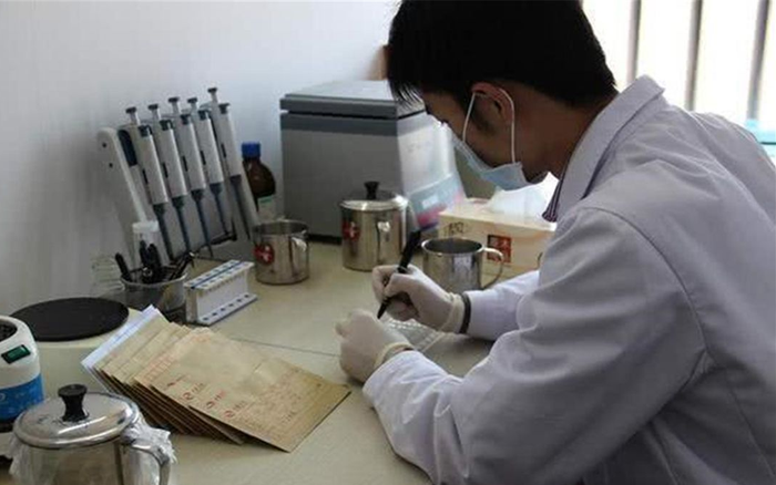 Để chứng minh vợ là dâu hiền với gia đình, người đàn ông đưa con đi xét nghiệm và kết quả tan cửa nát nhà Ảnh 2