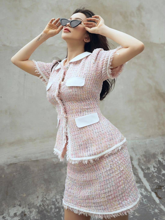 Các bộ cánh ôm fit người, khoe đường cong là sự lựa chọn thường xuyên của người đẹp.
