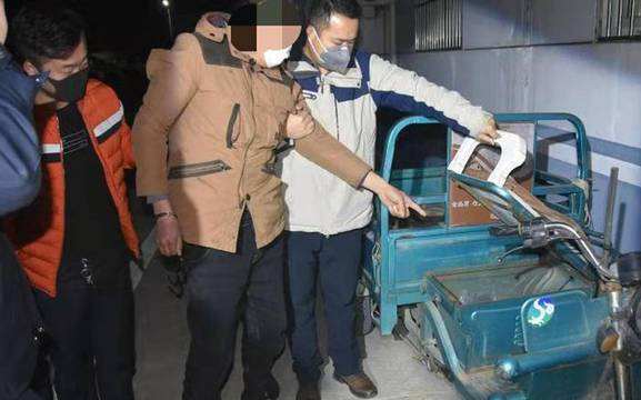 Siết cổ vợ rồi đưa xác tới đồn cảnh sát đầu thú, người vợ đột nhiên 'sống lại' Ảnh 2