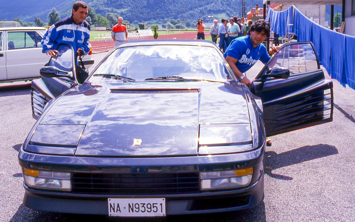 Bộ sưu tập xe 'hiếm có khó tìm' của huyền thoại bóng đá Maradona Ảnh 2